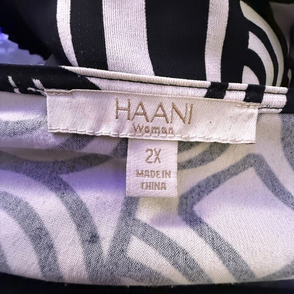 Haani Black and White Geometric Long Sleeve Dress - Picture 4 of 5